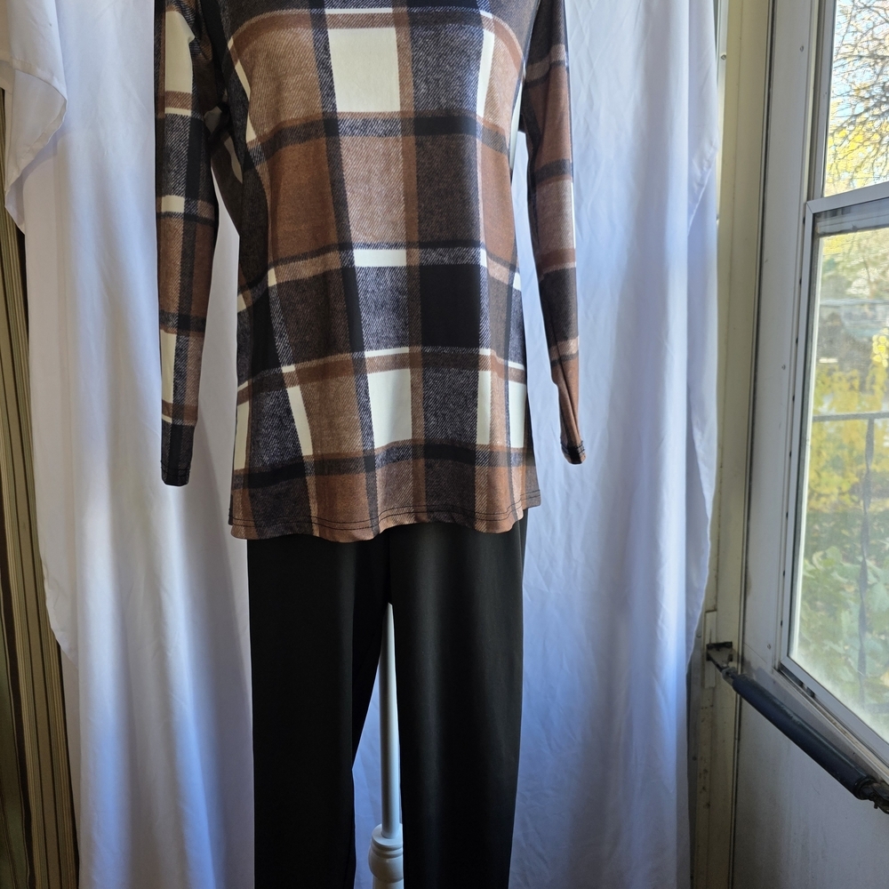NWOT Women's 2-Piece Knit Outfit - Plaid Tunic Top & Solid Black Leggings -Med